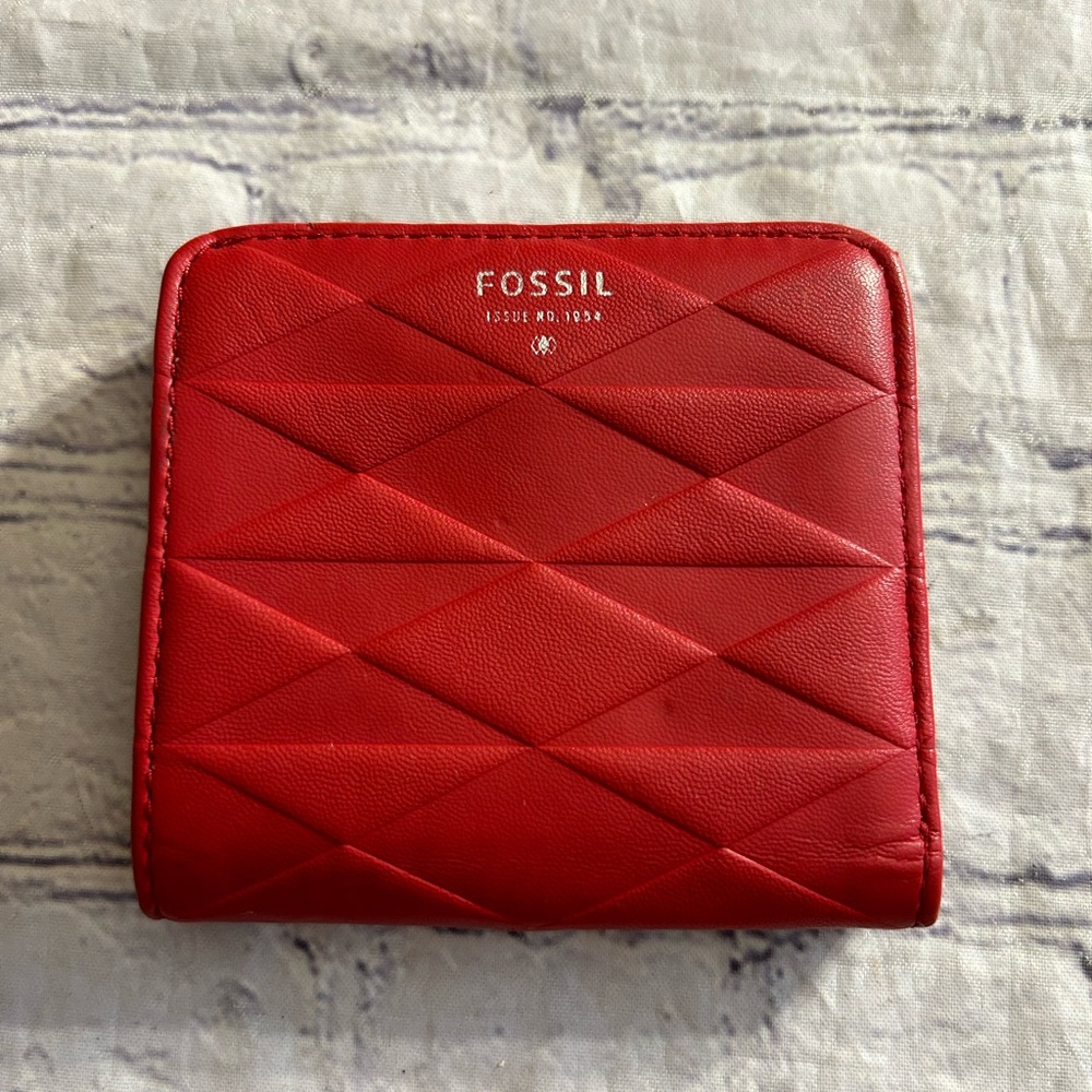 FOSSIL SMALL QUILTED TEXTURE BIFOLD VEGAN RED WALLET